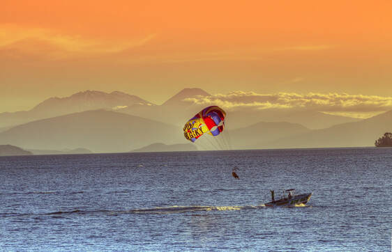 Picture af paraglider på Tauposøen