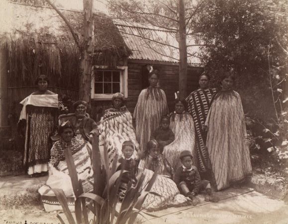 Billede af maorifamilie i 1880